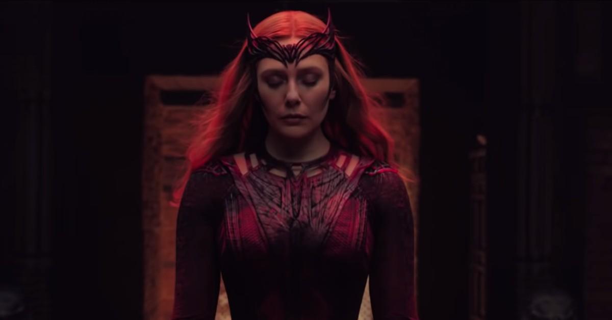 Den skarlagenrøde heks (Elizabeth Olsen) 