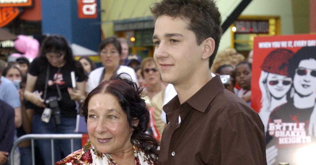 2008年、シャイア・ラブーフと母親。