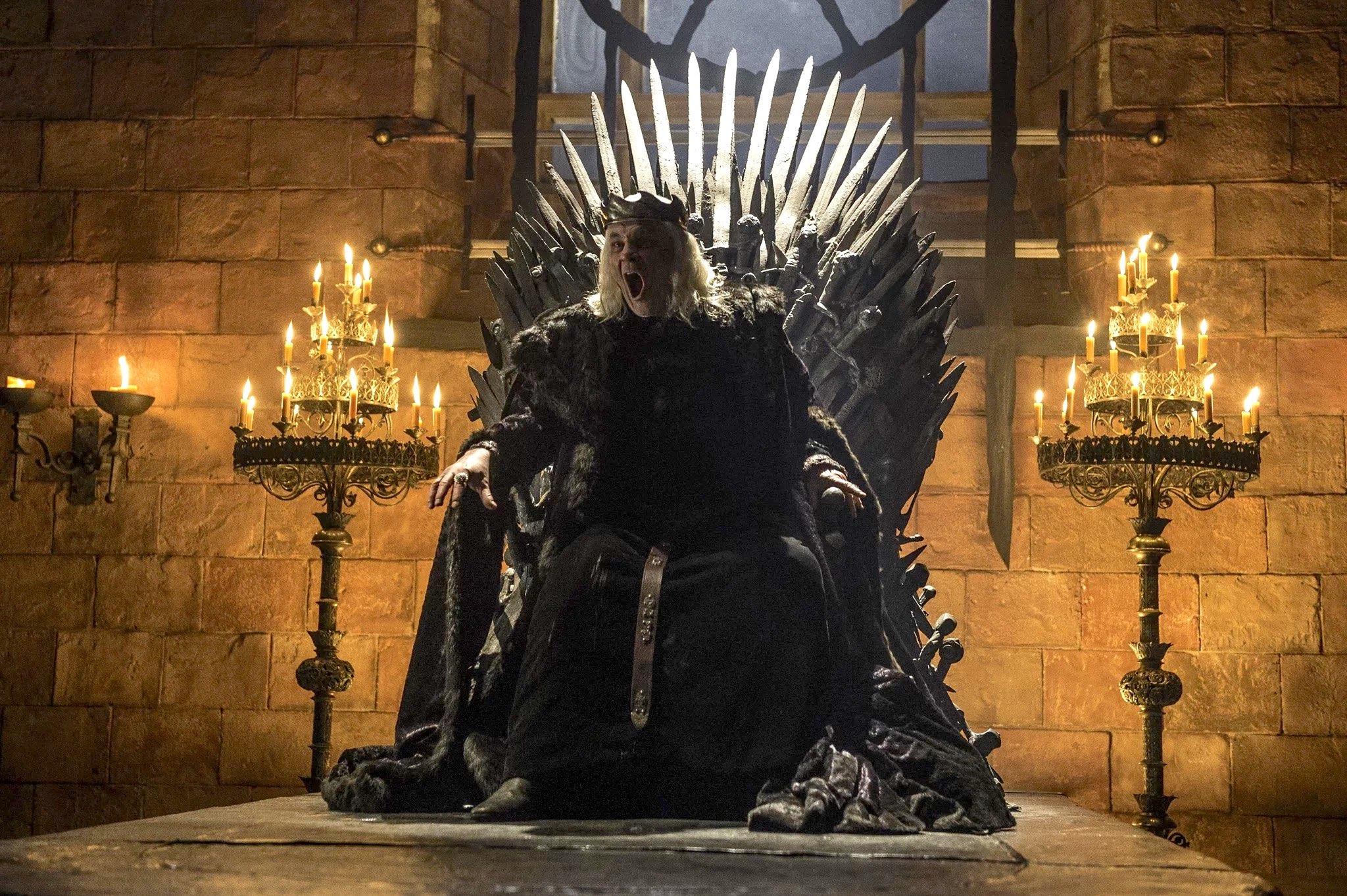 Rei Aerys II Targaryen, também conhecido como "o Rei Louco," em 'Game of Thrones'.