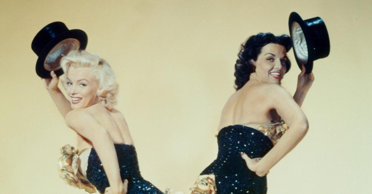 玛丽莲梦露和简拉塞尔在“绅士喜欢金发女郎”中。