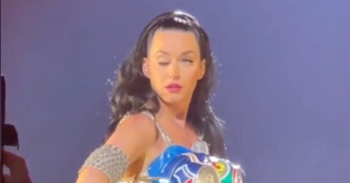 Katy Perry ha un problema tecnico agli occhi 