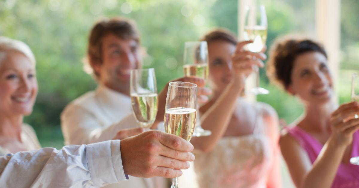 Brindisi di nozze con champagne
