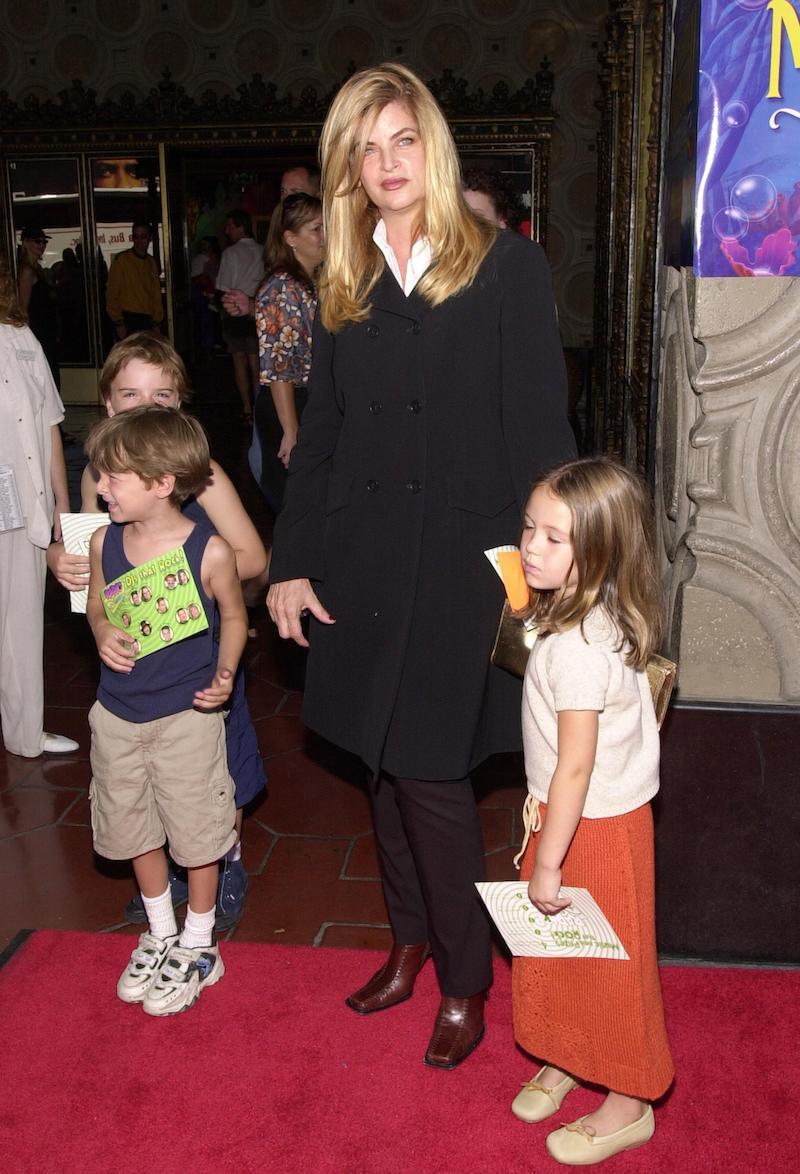 Kirstie Alley och hennes barn vid premiären 2000 av 
