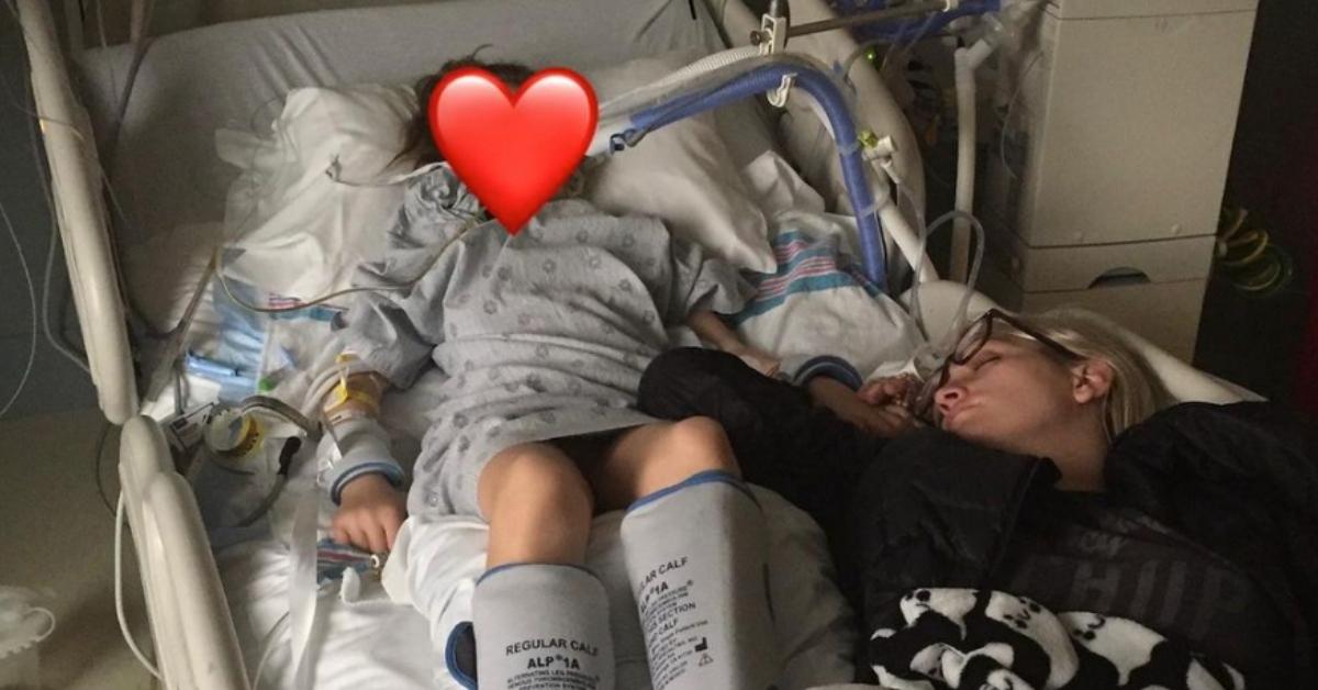 Jamie Lynn Spears giace con la figlia Maddie in un letto d'ospedale.