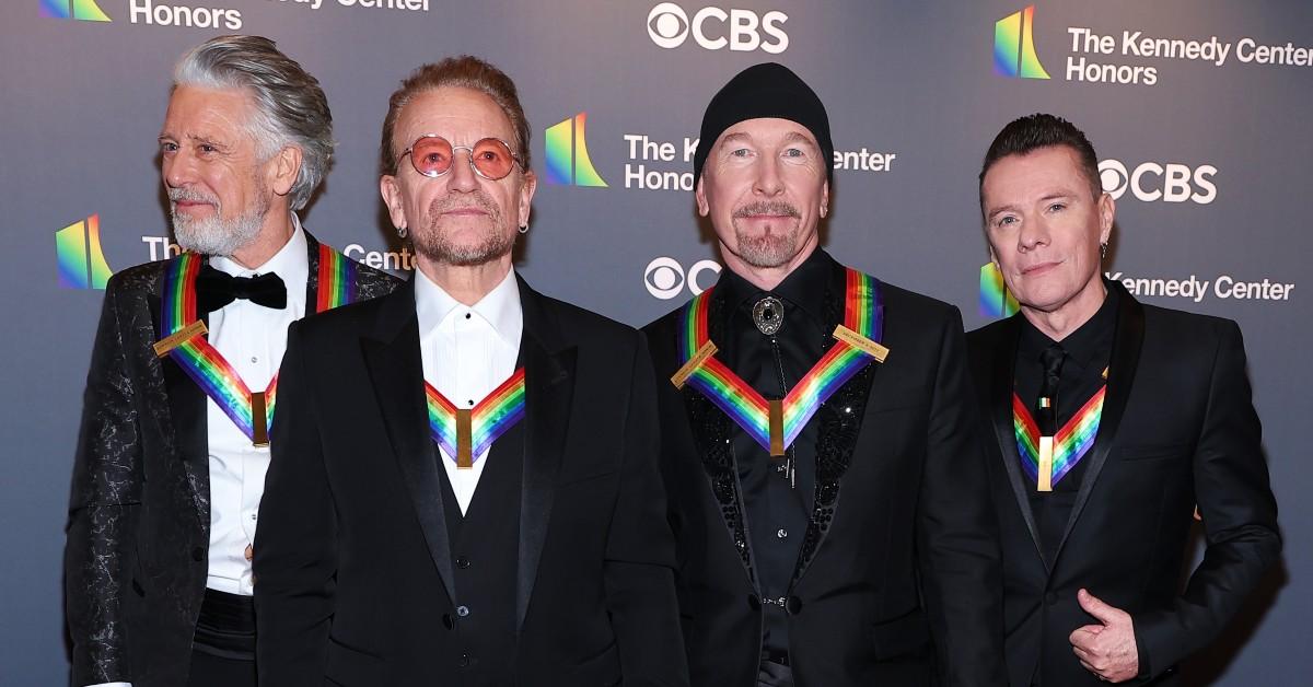 (LR) Les lauréats Adam Clayton, Bono, The Edge et Larry Mullen Jr. 
