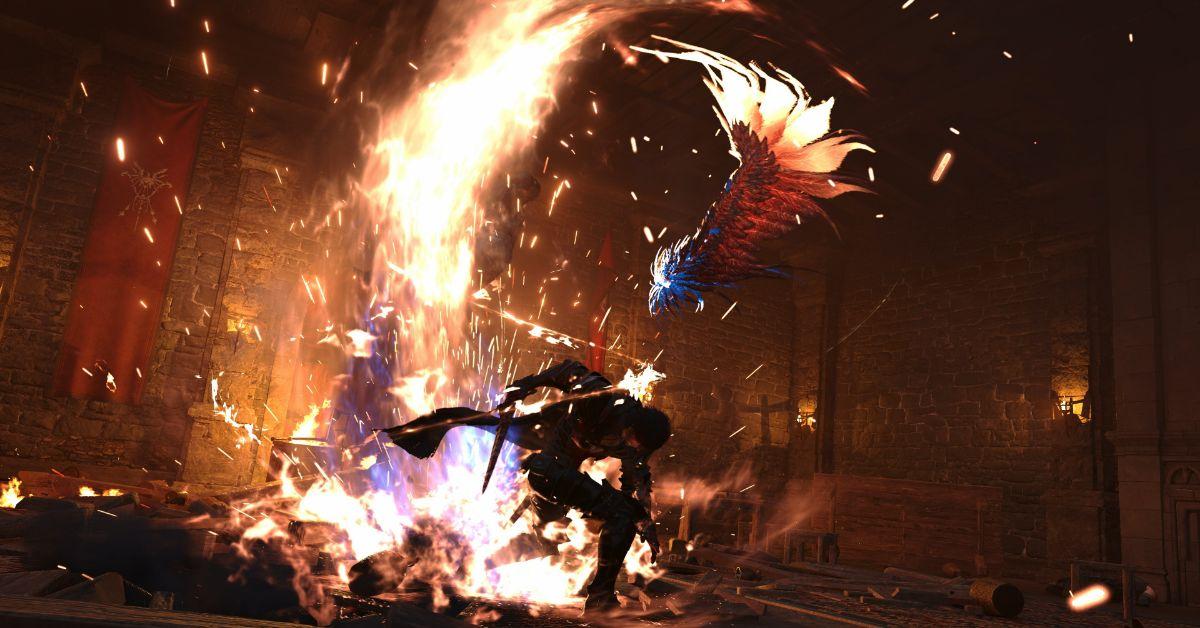 Clive impugna una spada ed è circondato dal fuoco in Final Fantasy XVI.