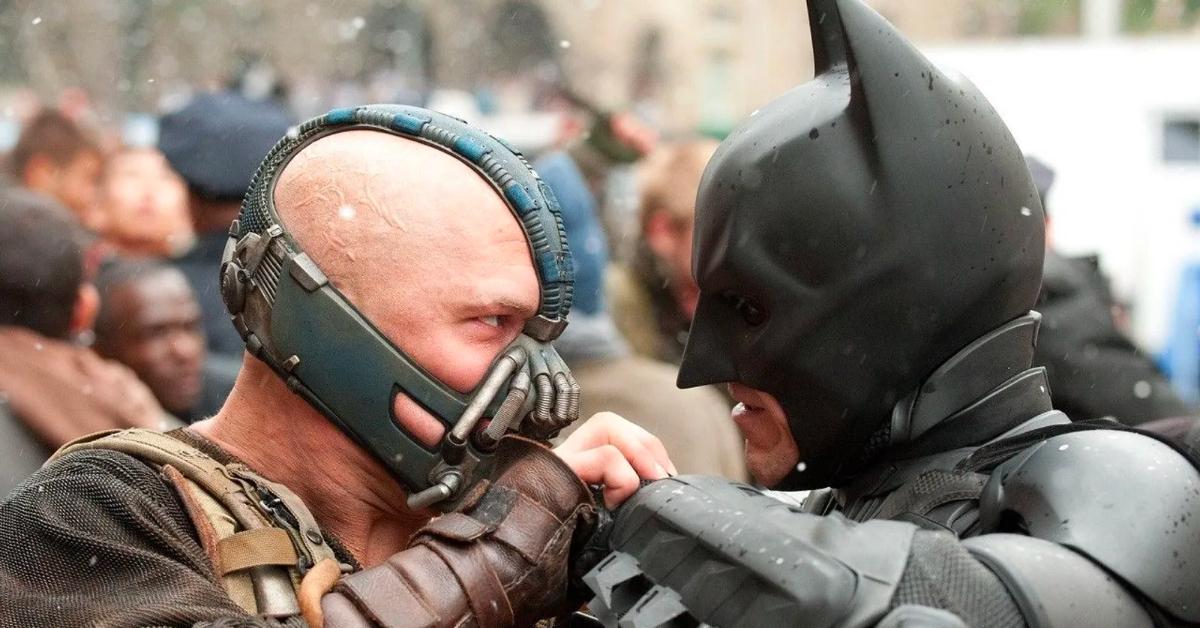 Bane (Tom Hardy) und Batman (Christian Bale) kämpfen in „The Dark Knight Rises“