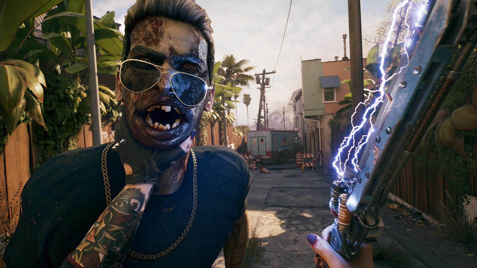 'Dead Island 2' Slayer bereitet sich darauf vor, einem Zombie mit einer elektrischen Klinge den Kopf abzuschlagen.