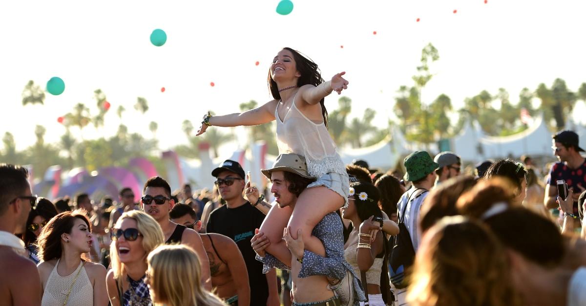 I fan dei festival musicali partecipano al Coachella Valley Music & Arts Festival.
