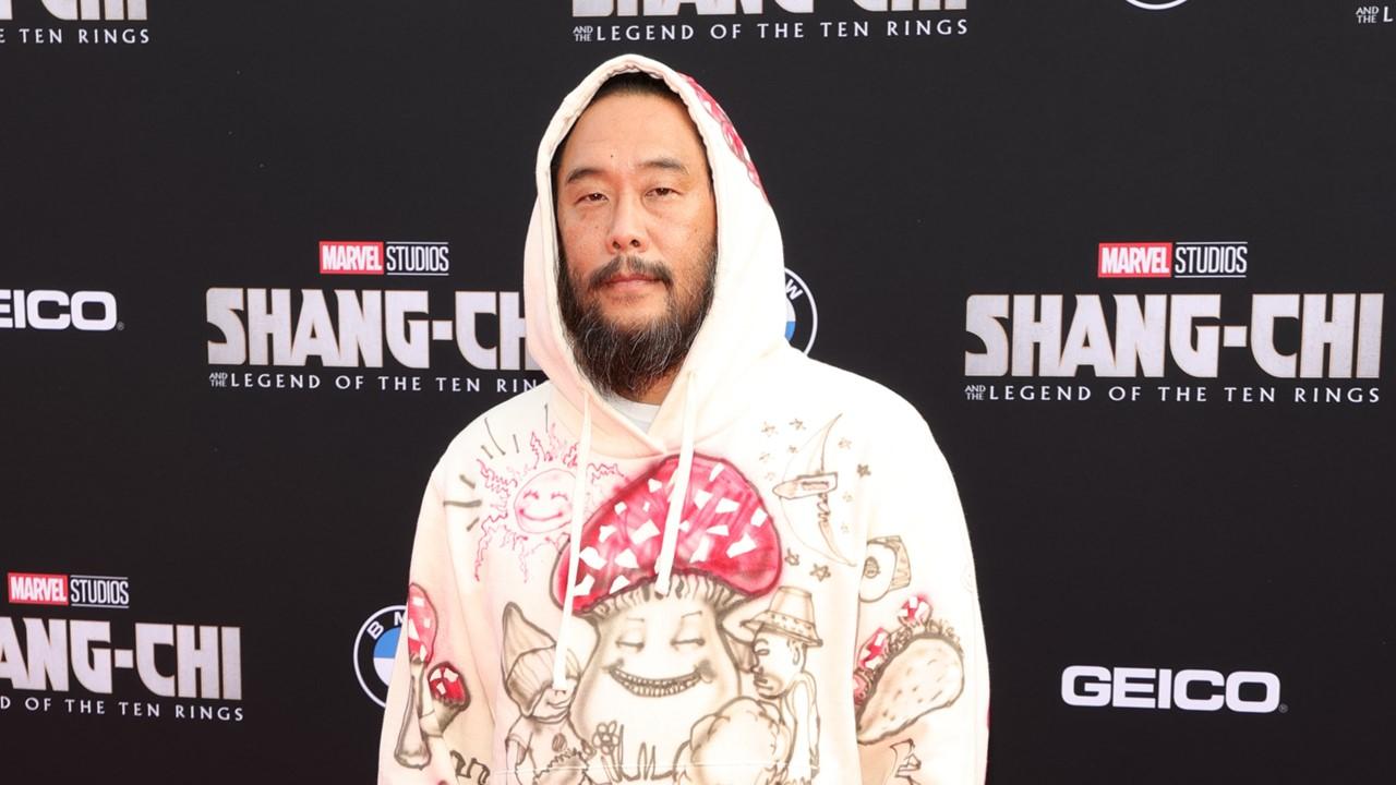 David Choe indossa una felpa con cappuccio a forma di fungo alla premiere di "Shang-Chi e la leggenda dei dieci anelli" il 16 agosto 2021