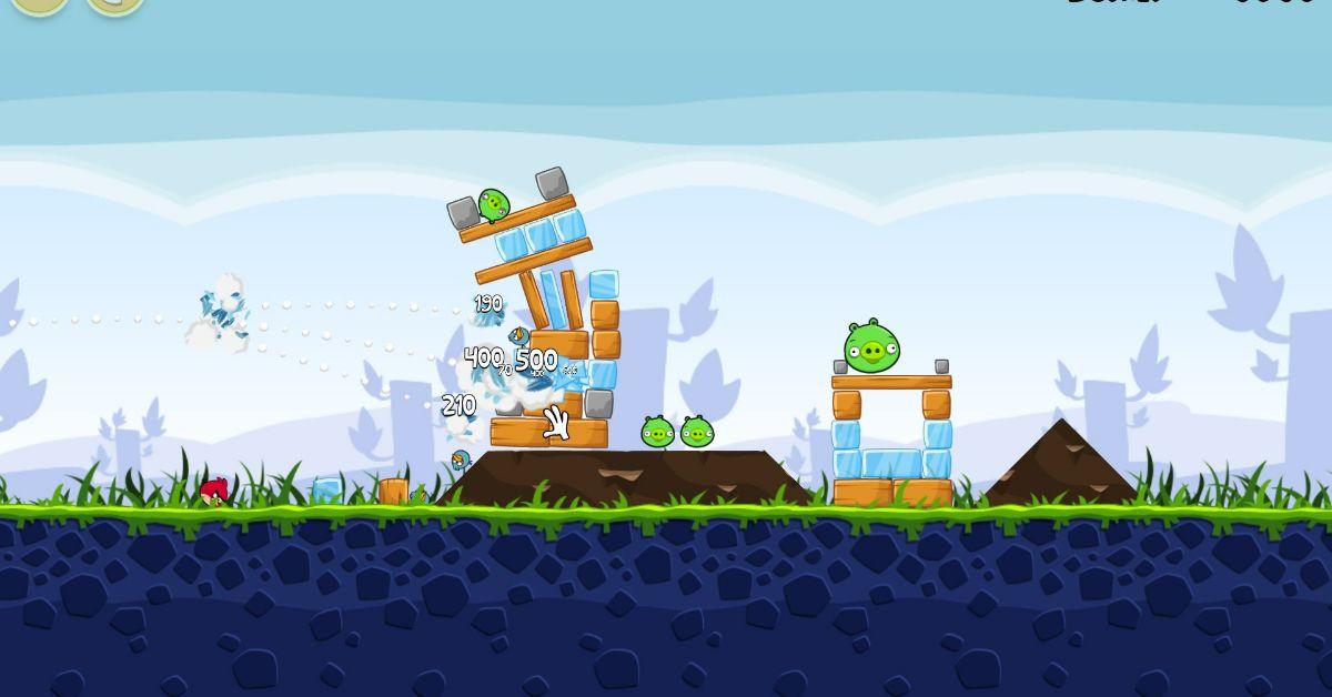 Ein Angry Birds-Spieler, der versucht, ein Gebäude niederzureißen.