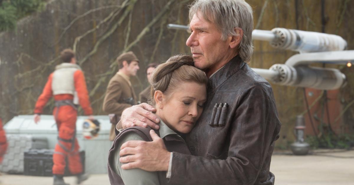 Han Solo (Harrison Ford) e Leia Organa (Carrie Fisher) si riconciliano in 