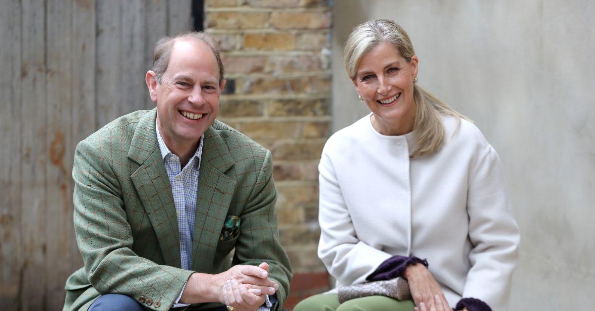 Prinz Edward und Sophie Rhys-Jones im Jahr 2020 lächeln in einem lässigen Bild