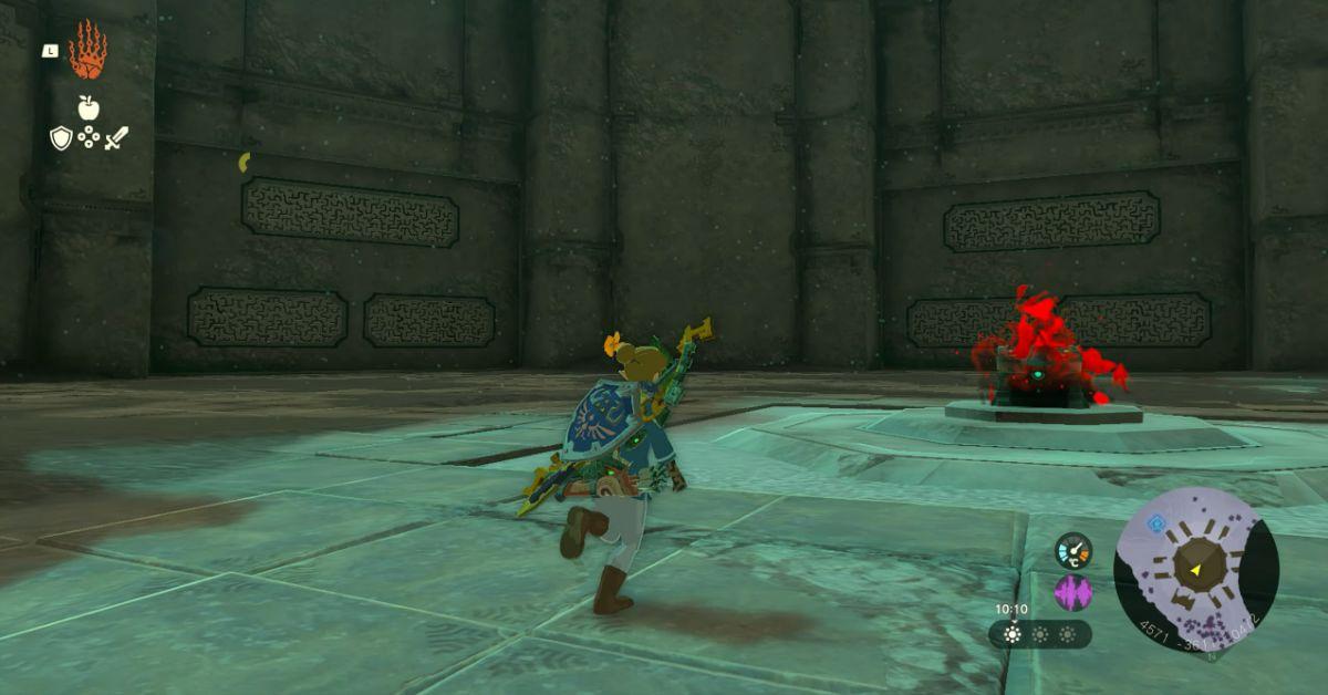 Link se aproximando de um baú em Tears of the Kingdom.
