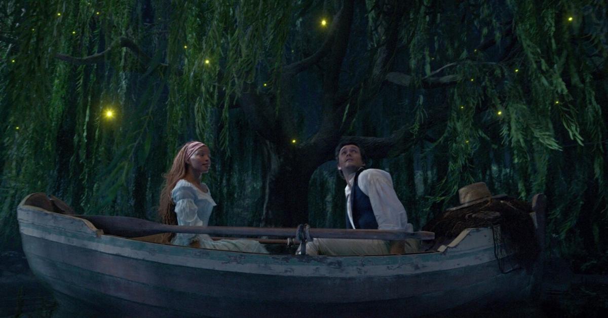 Ariel (Halle Bailey) ed Eric (Jonah Hauer-King) condividono una dolce notte di romanticismo e musica.
