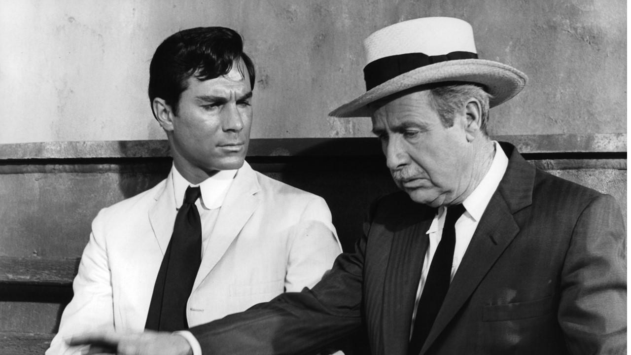George Maharis og Arthur O'Connell i en scene fra filmen 'A Covenant With Death' i 1966. 