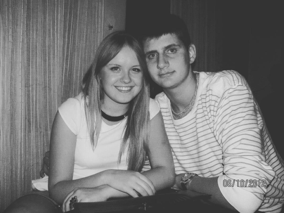 Nikola e Natalija Jokić dal 2012 sorridono insieme.