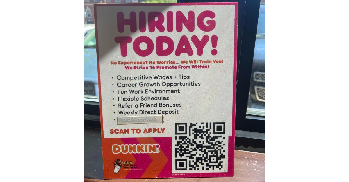 Dunkin' Donuts 在招聘标志上收回“带薪假期”津贴