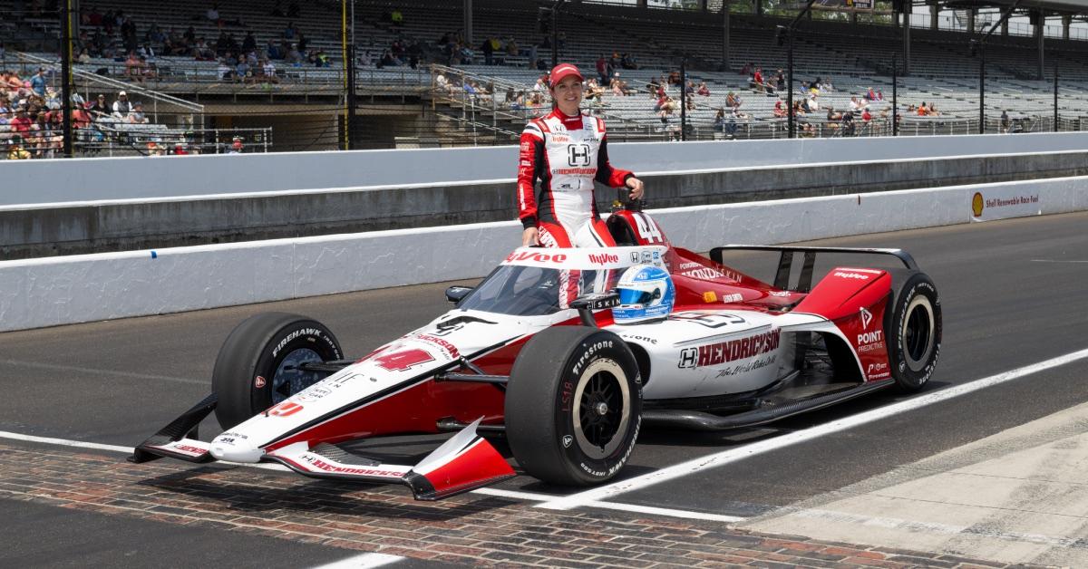 Katherine Legge e seu carro na Indy 500.