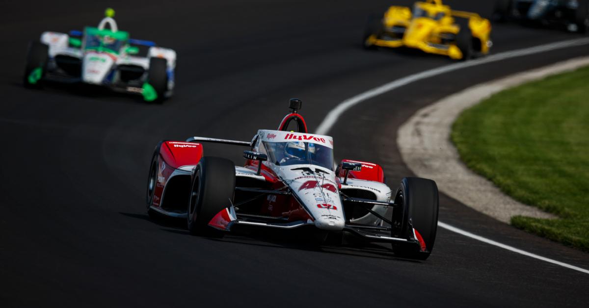 Katherine Legge kører foran 2023 Indy 500.