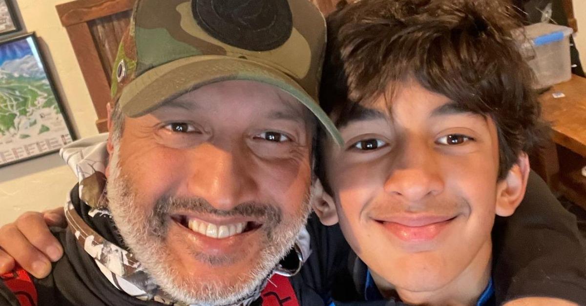Neeraj Gunsagar e uno dei suoi figli si fanno un selfie insieme il 16 gennaio 2023.