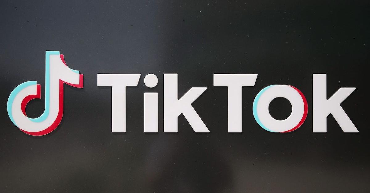 미국 회사 사무실 외부의 TikTok 로고