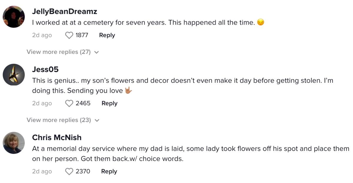 Les créateurs commentent la vidéo de @ tyrontspeer0 montrant une femme surprise en train de voler des fleurs sur une tombe à l'aide d'un Apple AirTag