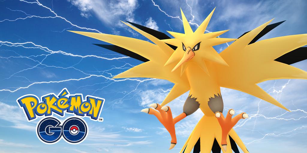 번개가 가득한 푸른 하늘을 날아다니는 Zapdos를 보여주는 'Pokémon GO' 프로모션 아트. 