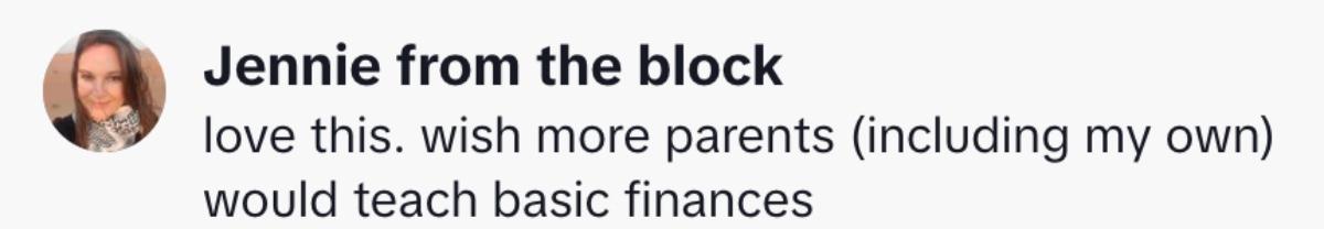 Un commentaire convenant qu'il est important d'enseigner aux enfants les finances