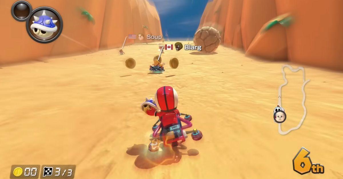 Un giocatore con un guscio blu in Mario Kart 8 Deluxe.