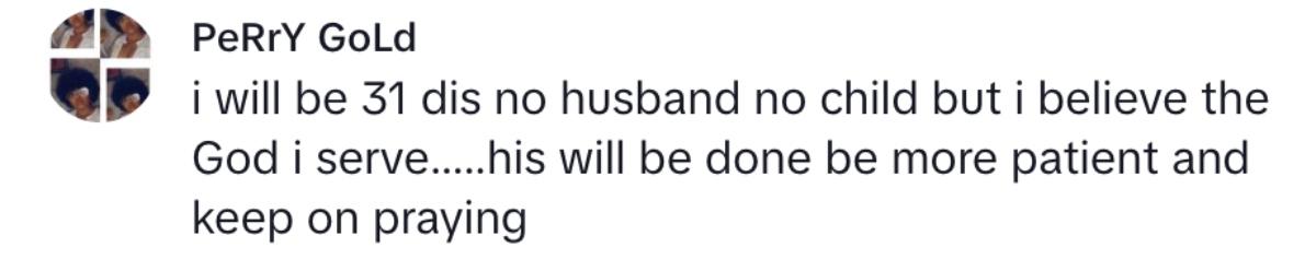 Um comentário do TikTok sobre uma mulher chateada com 30 anos, solteira e sem filhos