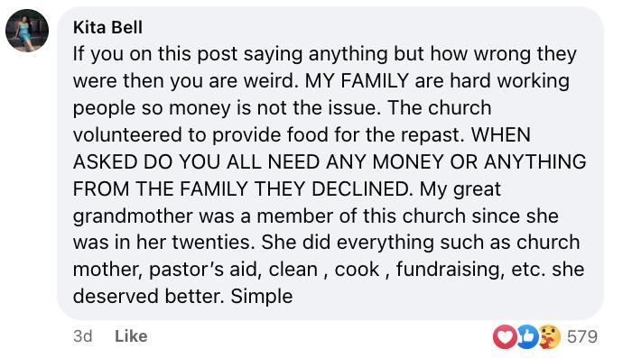 Facebook-kommentar som säger: ""Min gammelmormor var medlem i den här kyrkan sedan hon var i tjugoårsåldern. Hon gjorde allt som kyrkomor, pastorshjälp, [cleaning], [cooking]insamling, etc. Hon förtjänade bättre.” 