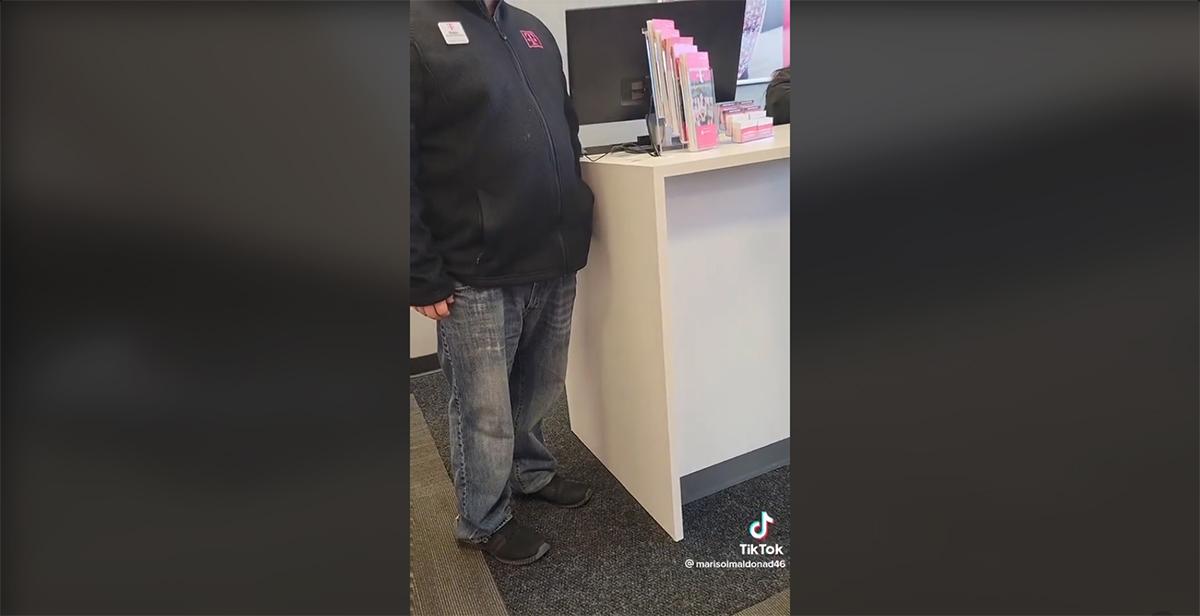 En butikschef på T-Mobile raderade all data på en kvinnas telefon