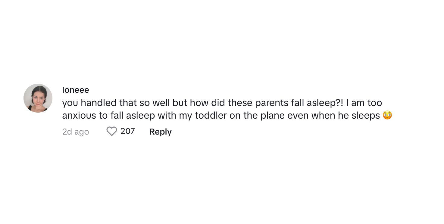 Un commentatore si chiede come i genitori del bambino possano addormentarsi