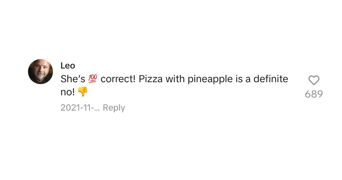 TikToker commenta il video di Pina in cui Chiara prova la pizza all'ananas. 