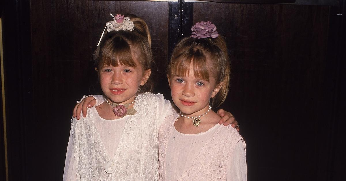 As gêmeas Olsen em um evento no início dos anos 1990