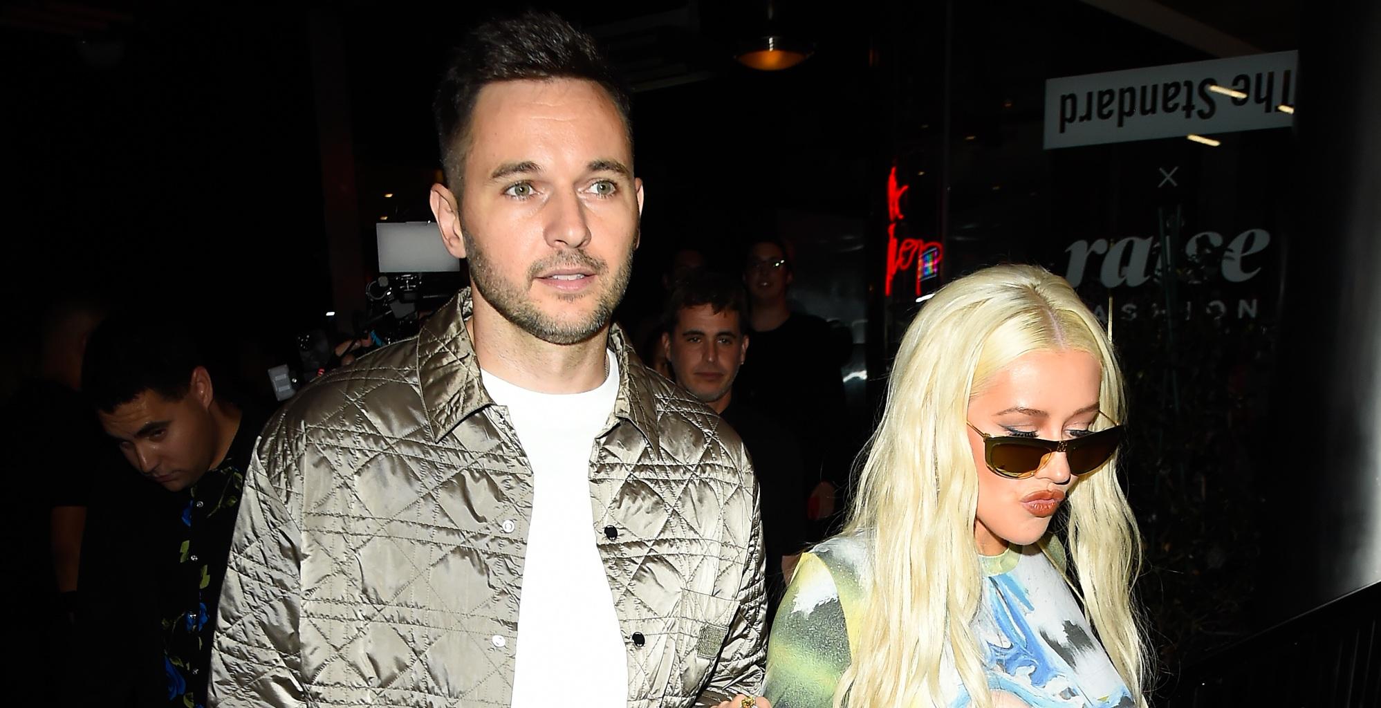 Christina Aguilera e Matthew Rutler saindo de uma festa da Vogue