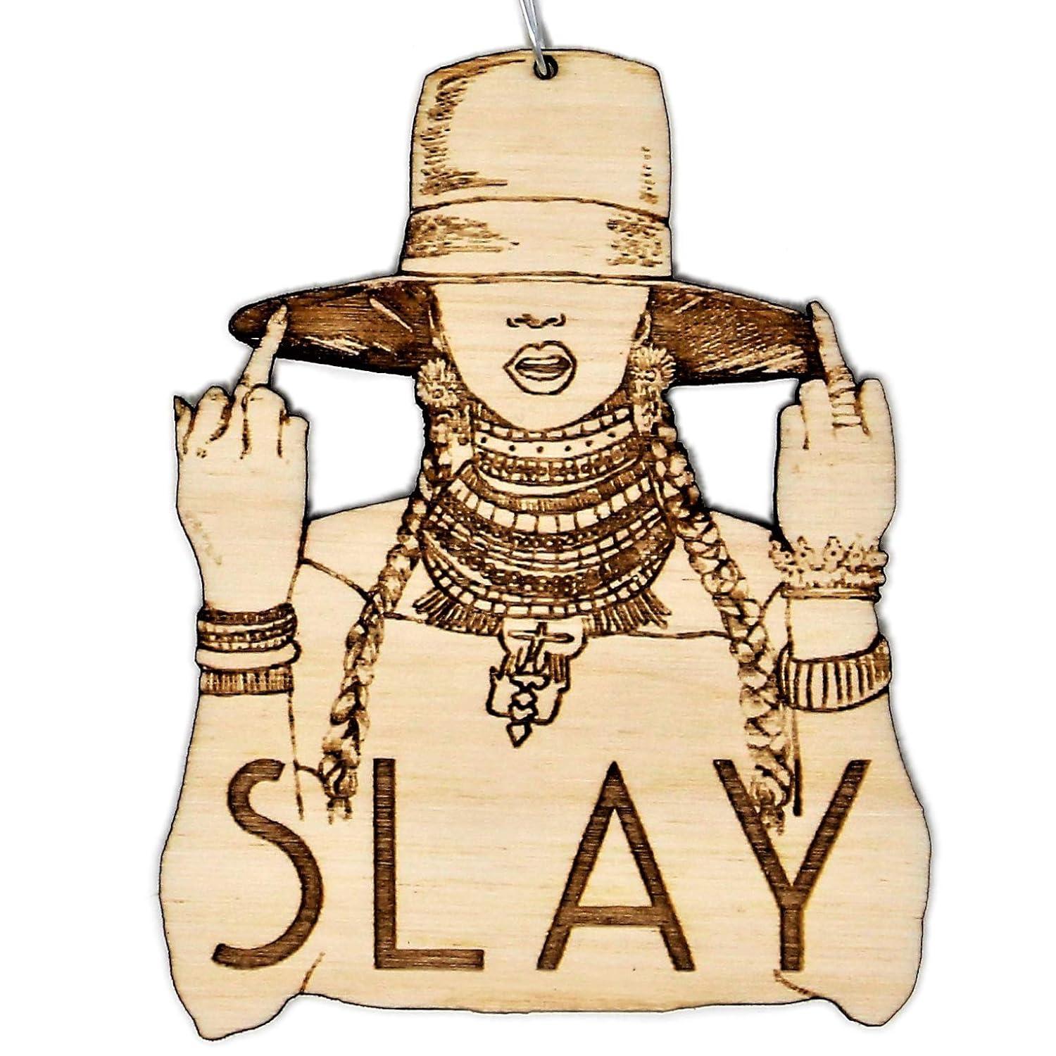 Et ornament af en silhuet af Beyonce med ordet "Slay"