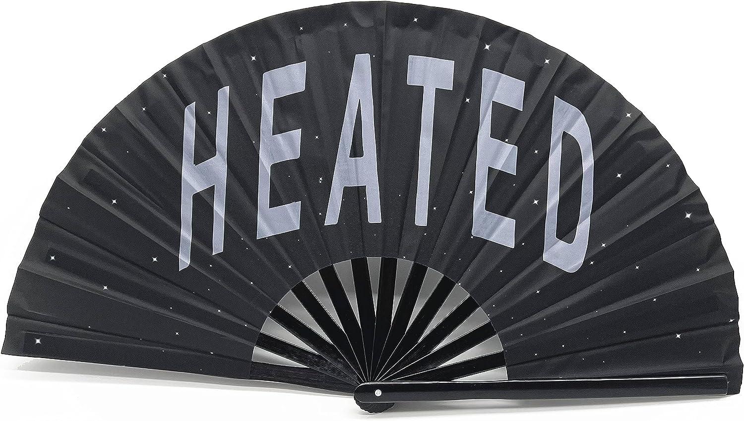 Um ventilador preto brilhante que diz "HEATED"