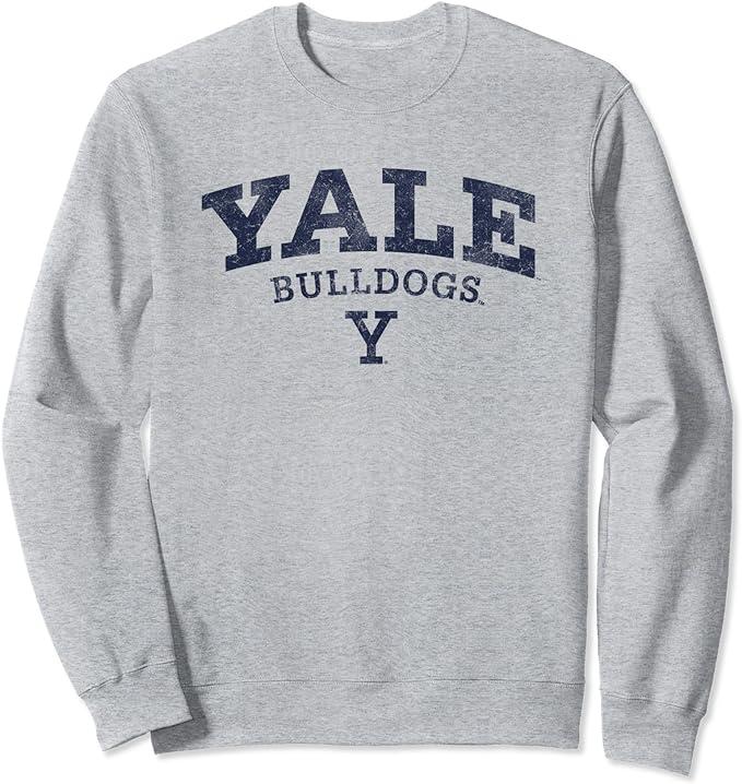 파란색으로 "Yale Bulldogs"라고 적힌 회색 스웨트셔츠