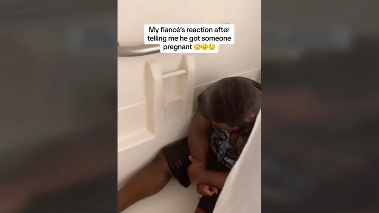 Un uomo è stato sorpreso a tradire e ha avuto un crollo sotto la doccia