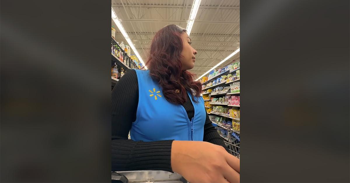 Vídeo viral do Walmart Karen exigindo que o trabalhador a ajude a encontrar passas.