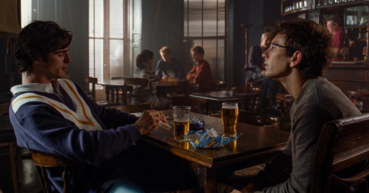 Jacob Elordi nel ruolo di Felix Catton e Barry Keoghan nel ruolo di Oliver Quick in 'Saltburn.'