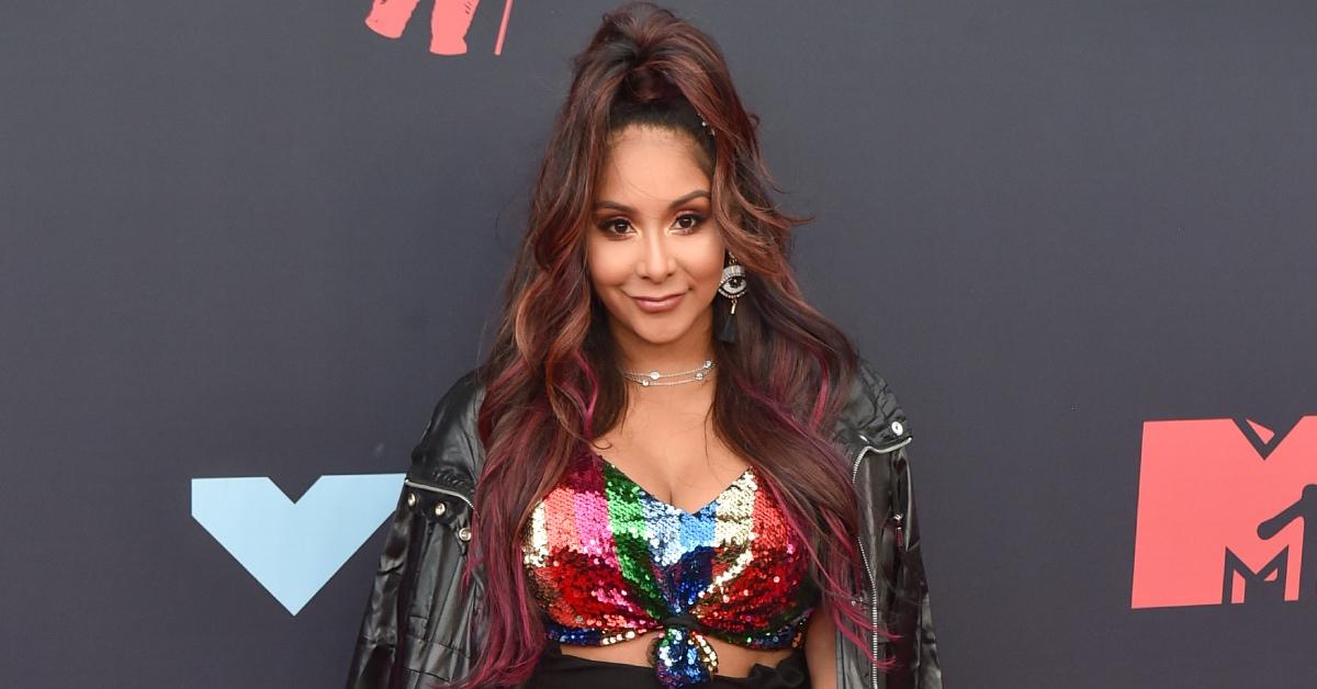 Nicole 'Snookie' Polizzi deltager i 2019 MTV Video Music Awards røde løber.