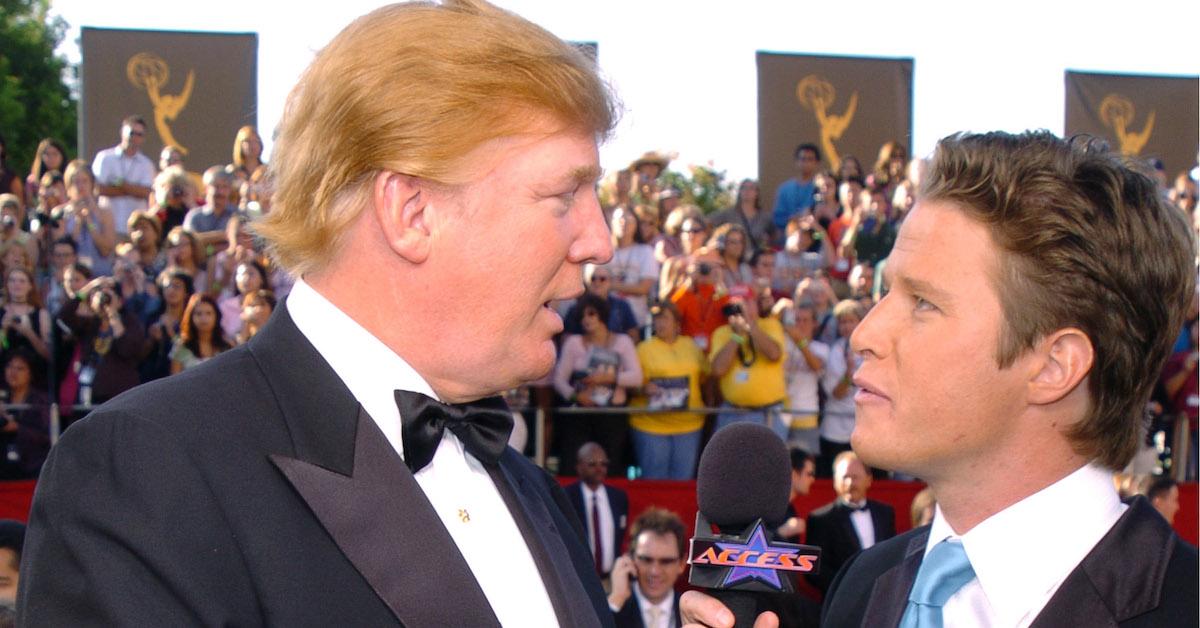 Donald Trump med Billy Bush under The 56th Annual Primetime Emmy Awards - Red Carpet på The Shrine Auditorium i Los Angeles