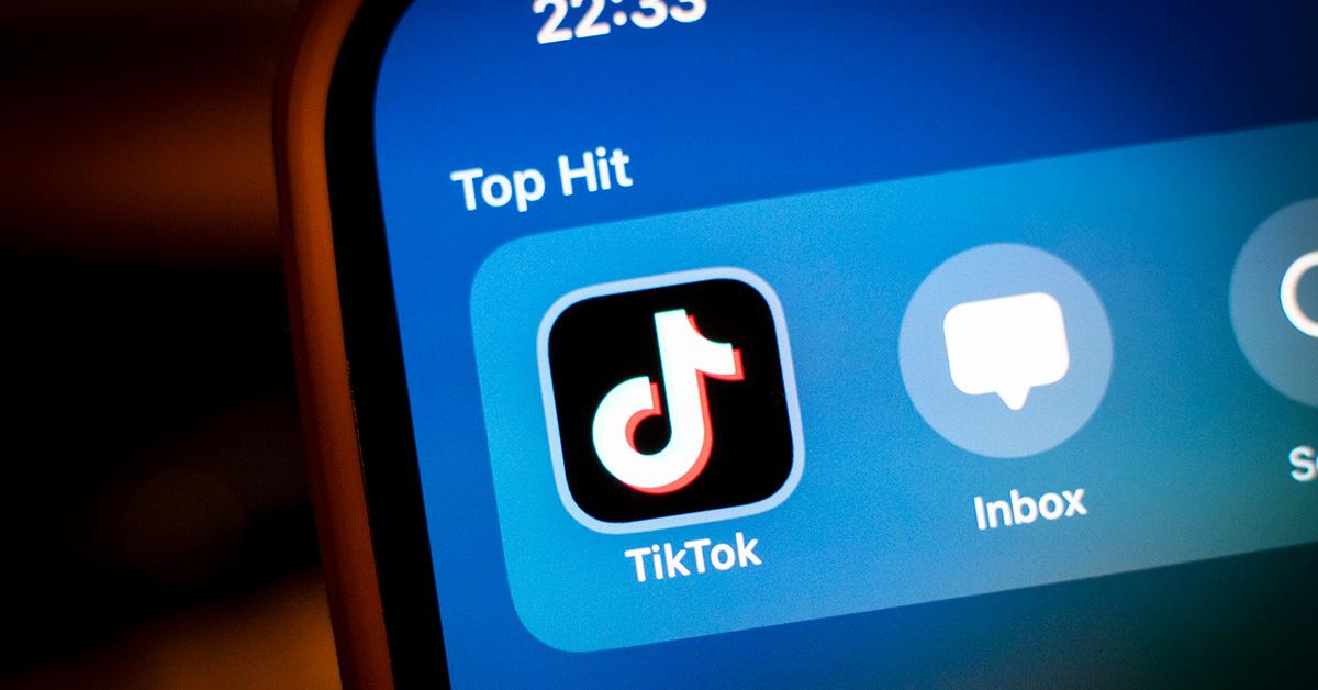 Le logo TikTok sur un écran de téléphone. 