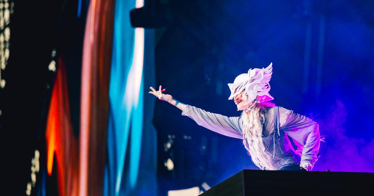   Grimes se apresenta no Sahara Stage no Coachella Valley Music And Arts Festival 2024 - Fim de semana 1 - Dia 2 no Empire Polo Club em 13 de abril de 2024 em Indio, Califórnia.