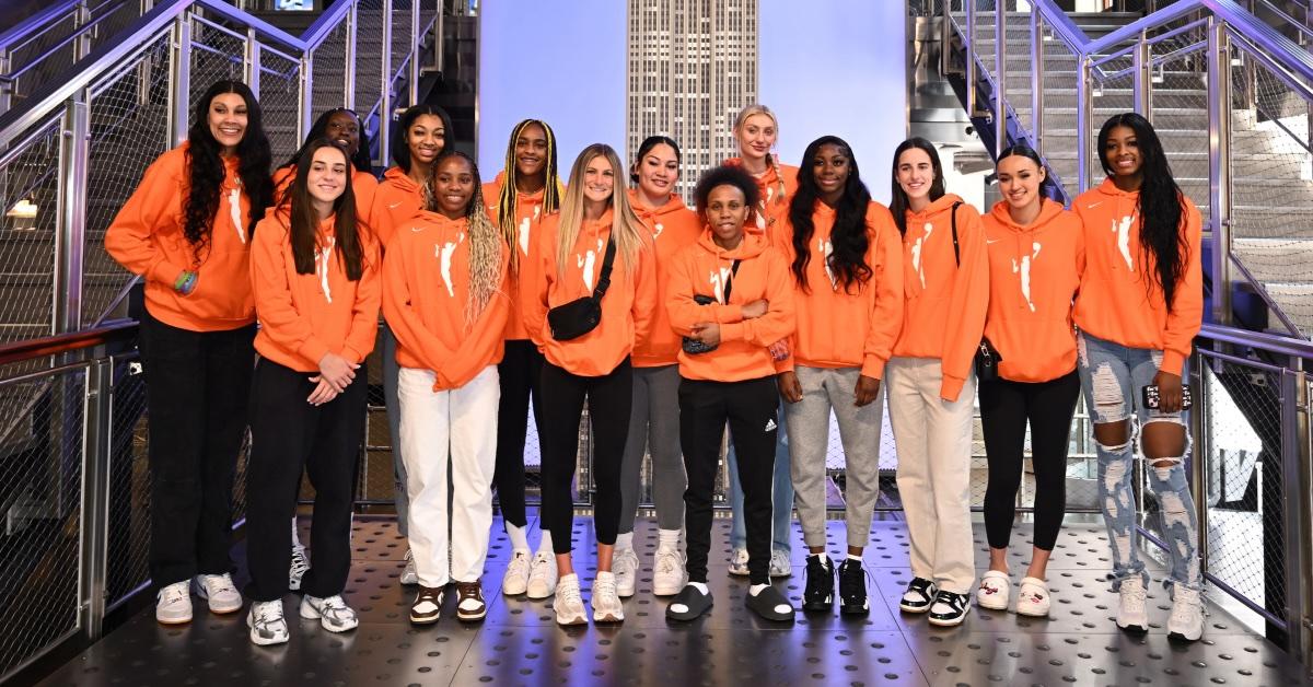 2024 indeholdt WNBA Draft Class i Empire State Building den 15. april 2024 i New York City.