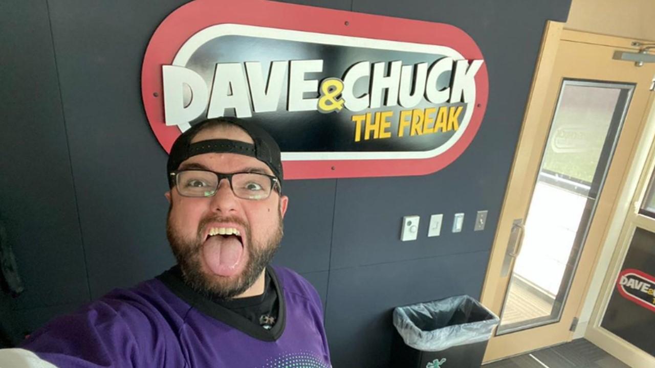James Campbell im Studio „Dave and Chuck the Freak“.