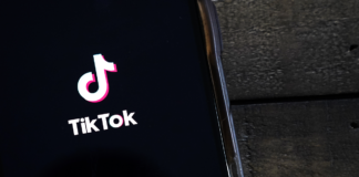 La nuova modalità Clear di TikTok consente di scorrere l'app senza distrazioni
